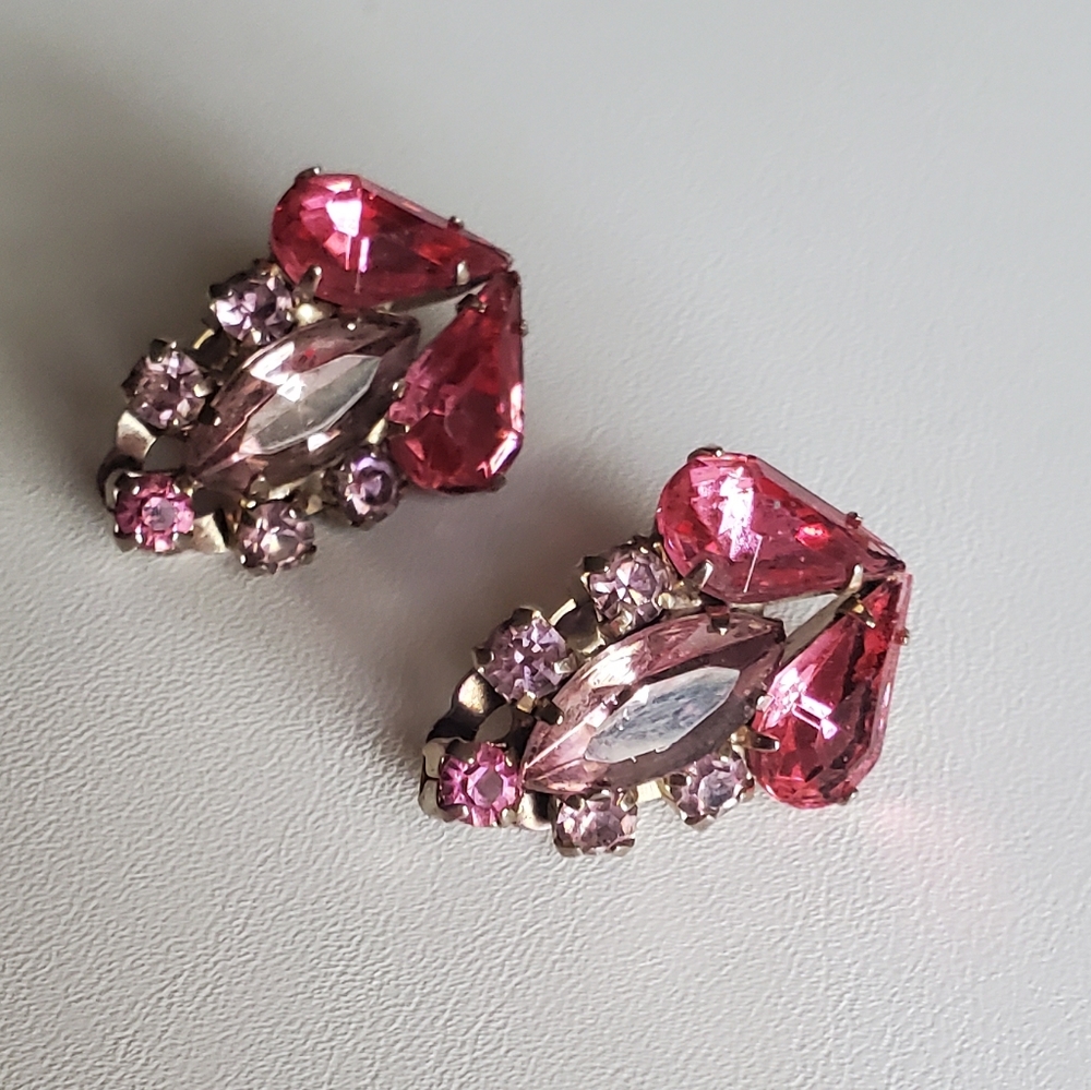 Vintage Rhinestone Brooch Earring Set - Picture 14 of 17
